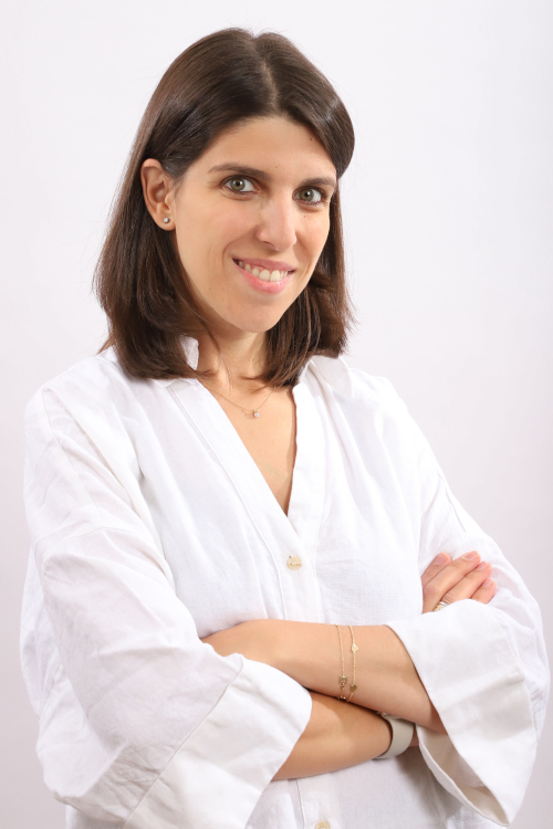 Dr. Eléonora Salakos